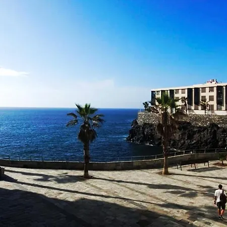 Bright Double Room By The Sea With Shared Bathroom And Kitchen. * Las Palmas de Gran Canaria